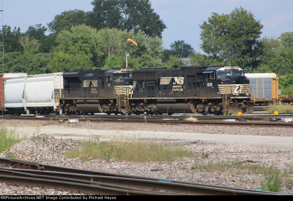 NS Power working Gateway Yard